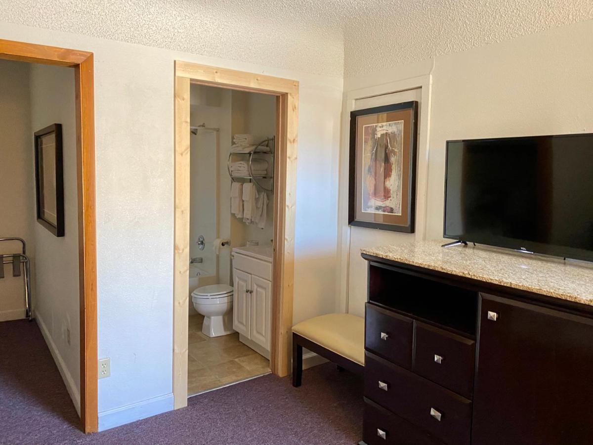 Holiday Lodge Motel